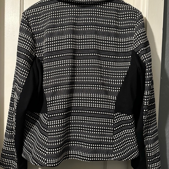 CHICO’S Size 3, Black and White zip up front Women’s Jacket - Picture 4 of 6